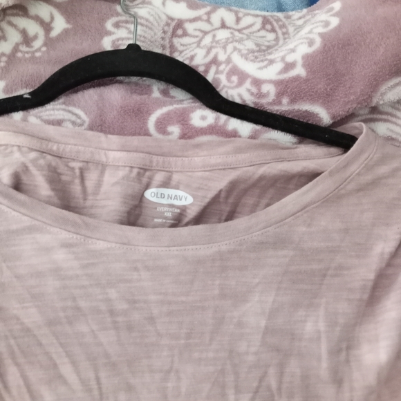 Woman's shirt - Picture 2 of 2